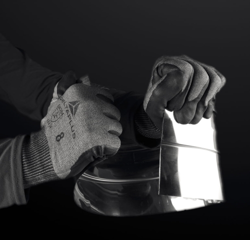 VENICUTF XTREM CUT TOUCH-VENICUTF02-VECUTF02-work-situation.jpg